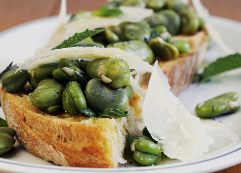 Crostini with broad beans